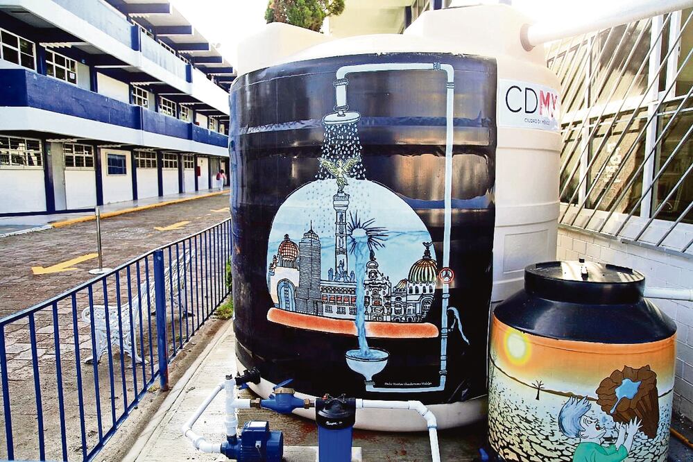 Proyecto ecológico. El Gobierno capitalino puso en marcha el programa “Escuelas de Captación" en primarias y secundarias. Foto El Universal