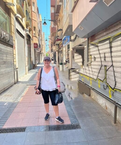 Erika Buenfil muestra cómo se llevan los pantalones capri a los 50