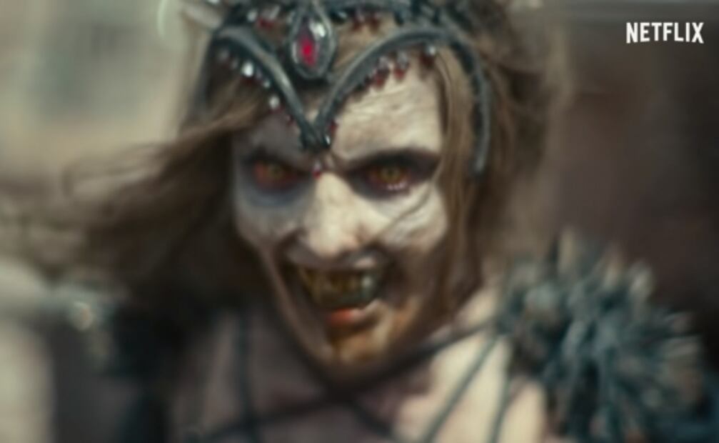 Dave Bautista y Ana de la Reguera de la mano con Zack Snyder en "Army of the Dead"