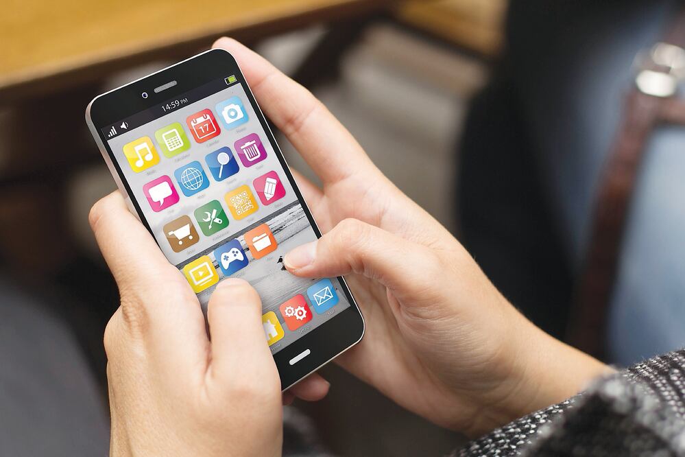 Baja gasto de mexicanos en smartphones