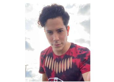 Christian Chávez no se queda con las ganas y luce una crop top