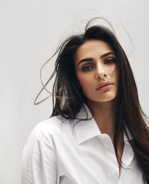 Renata Notni impresiona con su belleza en portada de Vogue