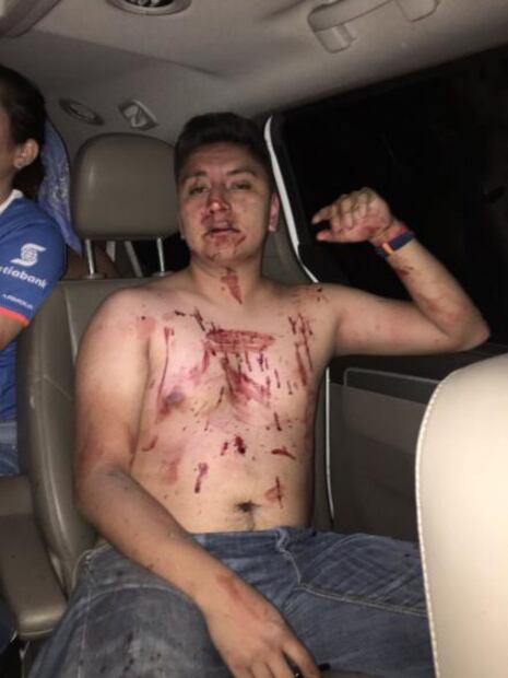 Aficionados de Pumas golpean a seguidores de Cruz Azul en Querétaro
