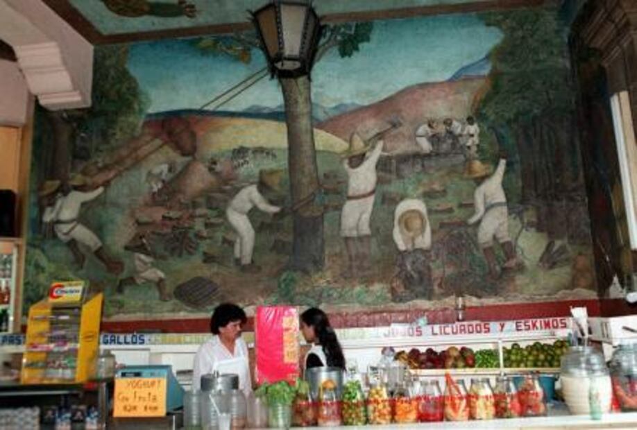 El arte de Diego Rivera en las paredes de un mercado