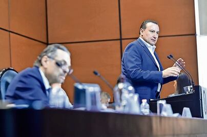 Debaten Diputado Tontín y el Director Trampitas