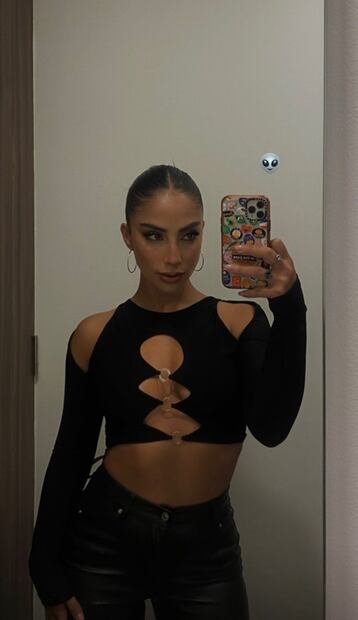 María Chacón enciende las redes con maxi escote con argollas