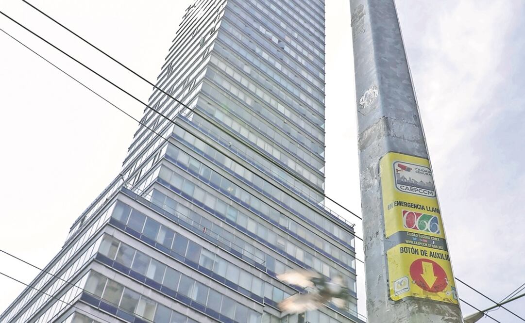 A pesar de que la mayoría de las cámaras donde están los botones de auxilio están en buenas condiciones, se vuelven obsoletos por los avances de la tecnología. (Fotos: IVÁN STEPHENS Y VALENTE ROSAS)