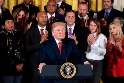 Trump declara emergencia de salud pública la crisis de opioides en EU