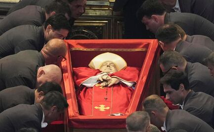 Concluye capilla ardiente del papa Francisco; cierran el féretro rumbo al funeral del Pontífice