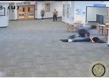 Sentencian al adolescente que golpeó a una maestra por un Nintendo Switch