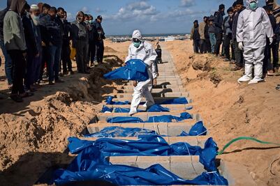 Irán parece estar retrasando su esperada represalia contra Israel para dar tiempo a conversaciones de alto el fuego: NYT