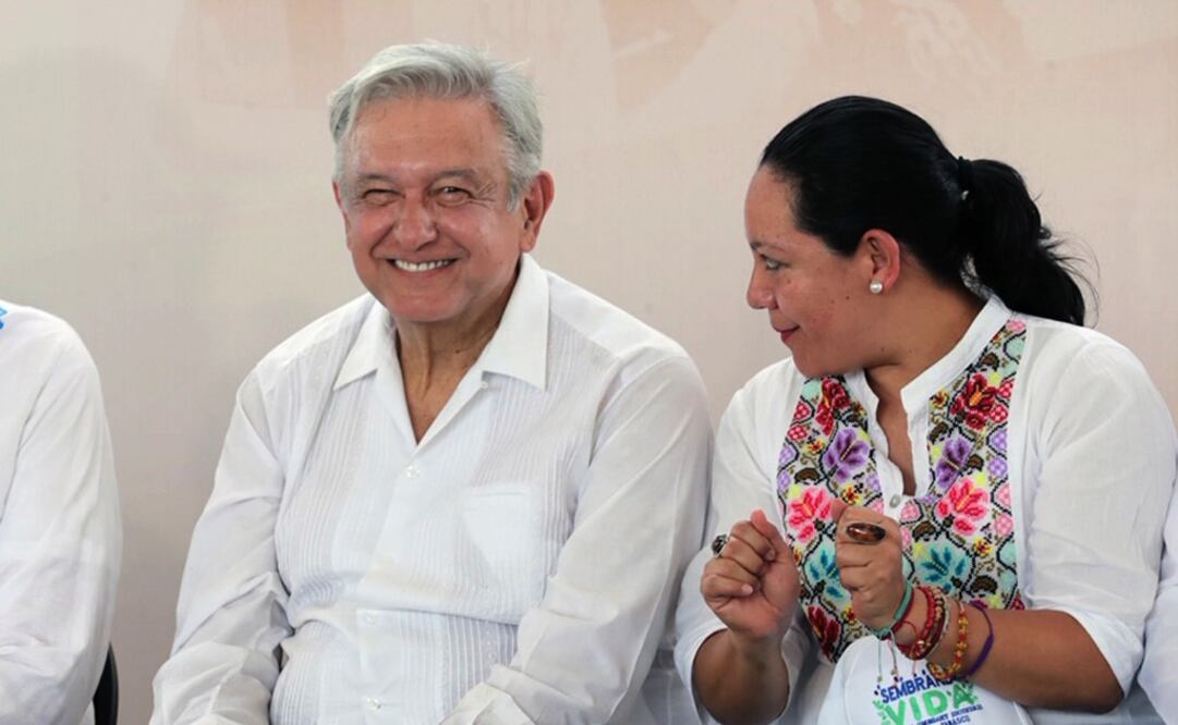 El presidente Andrés Manuel López Obrador y la secretaria del Bienestar, María Luisa Albores. Foto: Archivo/EL UNIVERSAL