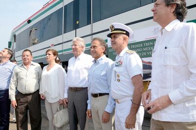 Llega tren que conectará CDMX con valle de Toluca
