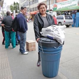 Ante desabasto, corren a comprar botes y tambos