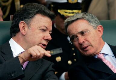 Presidente de Colombia se pelea con ex mandatario en Twitter
