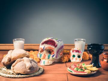 Qué elementos lleva la ofrenda de Día de Muertos