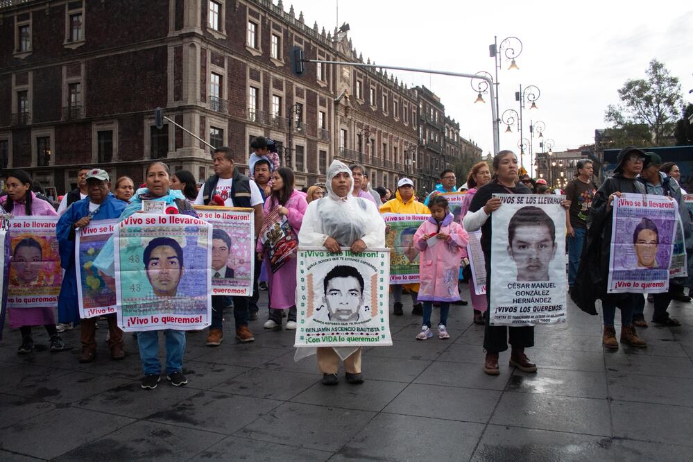 Gobierno de CDMX reporta saldo blanco tras marcha por desaparición de normalistas de Ayotzinapa. (Foto: Fernanda Rojas/ EL UNIVERSAL)