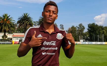 Mexican football player kills newlyweds in crash