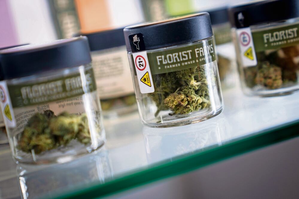 Flores de cannabis expuestas a la venta, el 24 de enero de 2023, en Nueva York. John Minchillo | AP