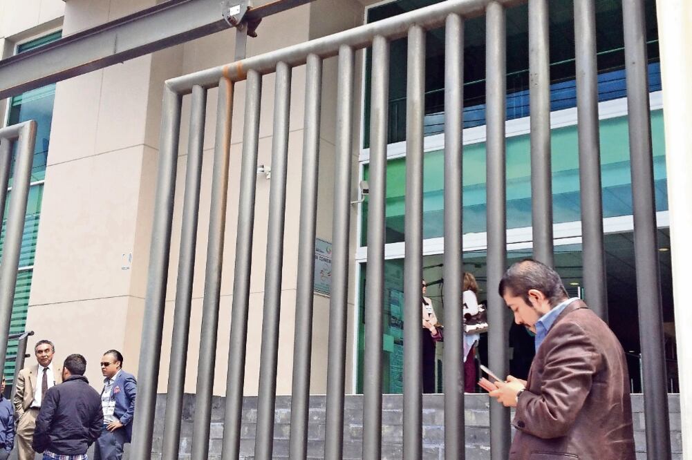 En los juzgados de Toluca y tras 10 horas de audiencia, un juez decretó el auto de vinculación a proceso por su probable responsabilidad en el delito de lesiones (REBECA JIMÉNEZ. EL UNIVERSAL)