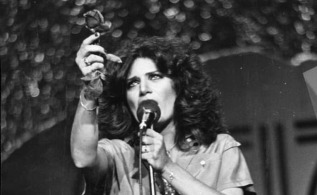 Ella es Denisse de Kalafe, la creadora e intérprete de "Señora señora"