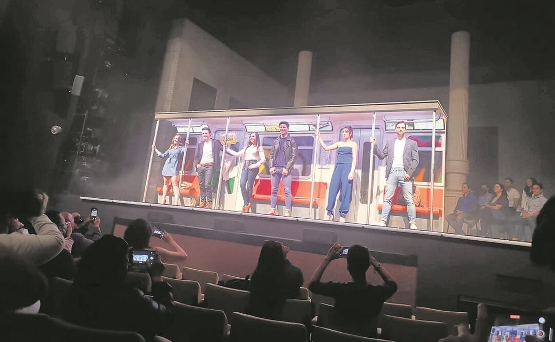 Goto, segunda de derecha a izquierda, está a gusto con la compañía. Foto: Janet Mérida. EL UNIVERSAL