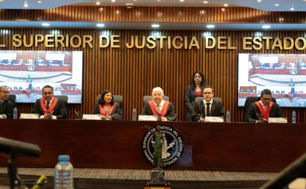 Juan Emilio Elizalde (centro) es el nuevo presidente del TSJ en Morelos (07/06/2025). Foto: Especial