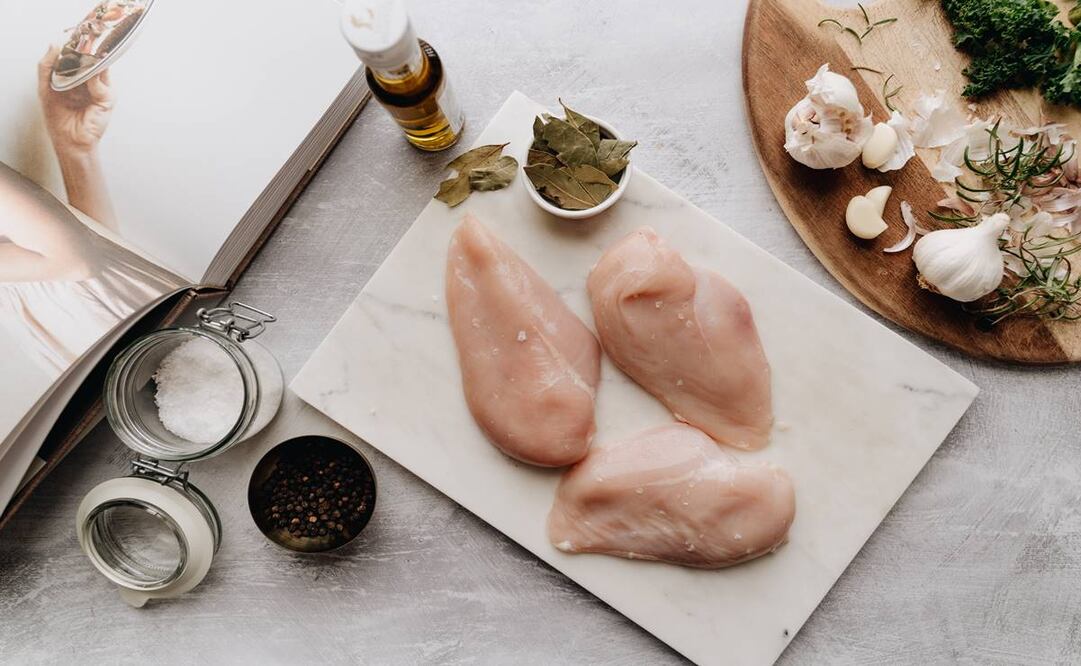 La pechuga de pollo es un alimento de gran valor nutricional. Foto: Pexels
