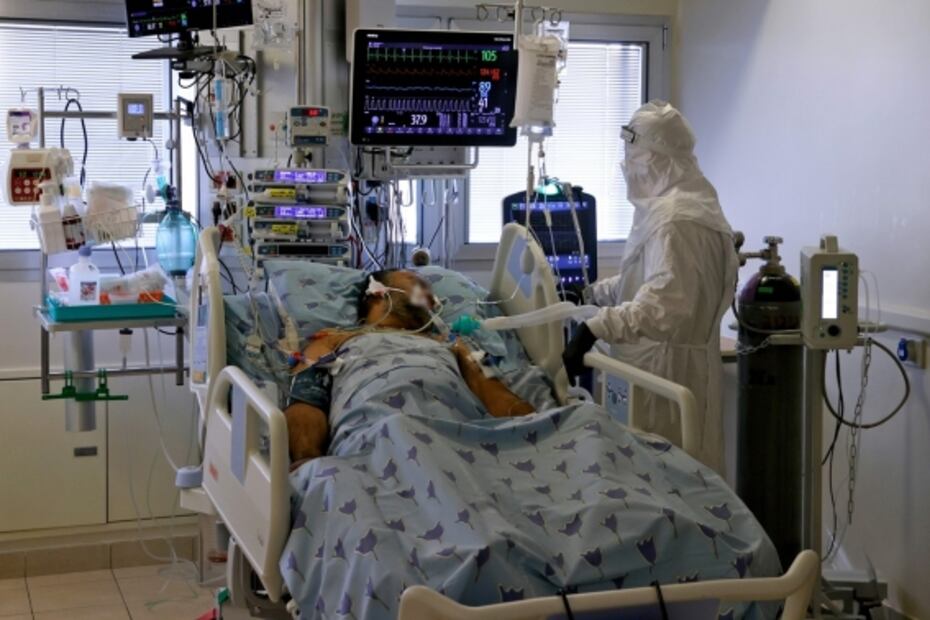 Ante Covid-19 grave, mezcla de dos fármacos reduce a la mitad el riesgo de muerte: estudio