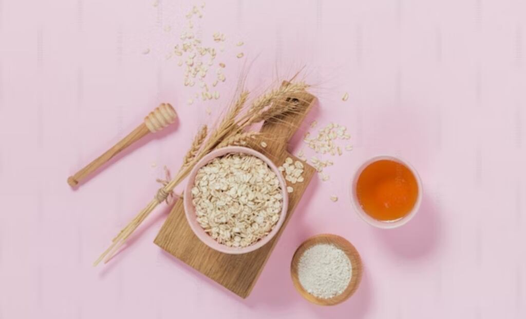 Complementa el consumo de avena con frutas. Foto: Unsplash