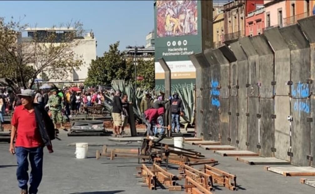 Blindan con vallas metálicas Palacio Nacional previo a marcha en defensa del INE