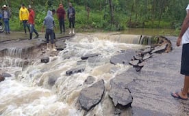 Frente Frío 41 provoca derrumbes, ríos crecidos, así como daños en casas y autos en varios municipios de Chiapas; hay cortes carreteros