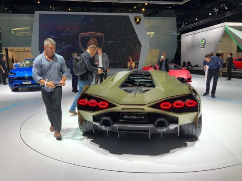Lamborghini presenta su primer híbrido