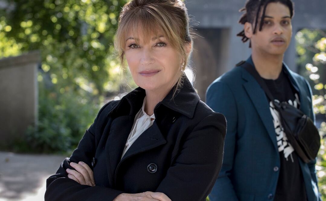 Seymour interpreta a una profesora de inglés de 70 años, retirada, que se vuelve detective para resolver crímenes. Foto: ACORN TV