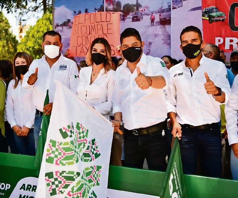 El gobernador Ricardo Gallardo Cardona dio el banderazo inicial a las obras de infraestructura que beneficiarán a 100 mil habitantes. Foto: Especial