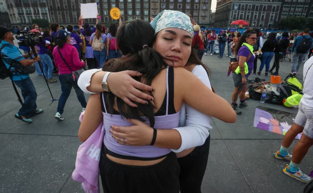 Mujeres en la marcha del 25N avanzan hacia el Zócalo capitalino (25/09/2025). Foto: Luis Camacho / EL UNIVERSAL
