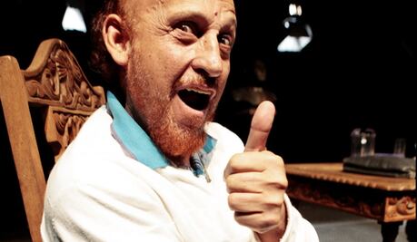 Papá de Natasha Dupeyrón no le importa vivir en un asilo, con tal de seguir actuando