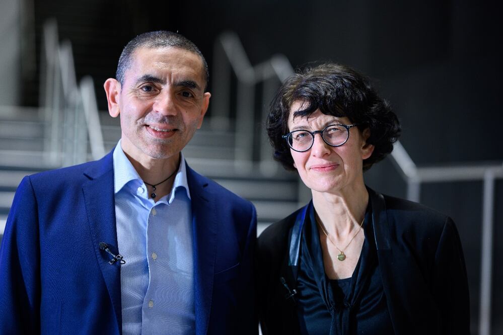 Özlem Türeci y Ugur Sahin, fundadores de BioNTech. Foto: EFE, archivo