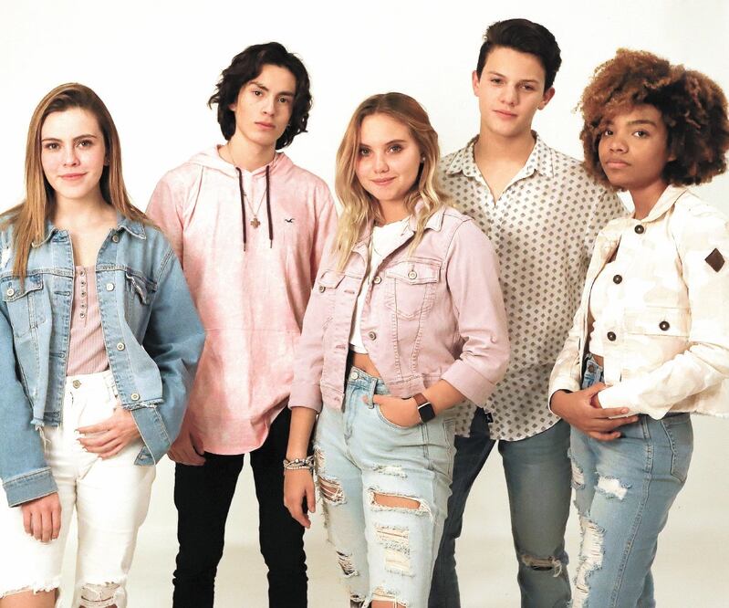 Paula, Yael, Sophie, Emiliano e Ivanna ya son adolescentes. BERENICE FREGOSO. EL UNIVERSAL