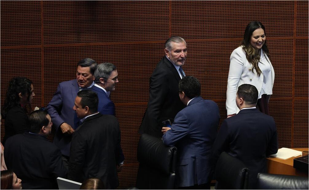 Adán Augusto y Cynthia López en el Senado antes de la votación por la designación de la próxima titular de la CNDH. Foto: Diego Simón/EL UNIVERSAL