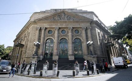Por vandalismo, policías resguardan Congreso de la CDMX
