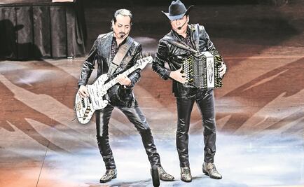 Multan a Los Tigres del Norte por cantar narcocorridos