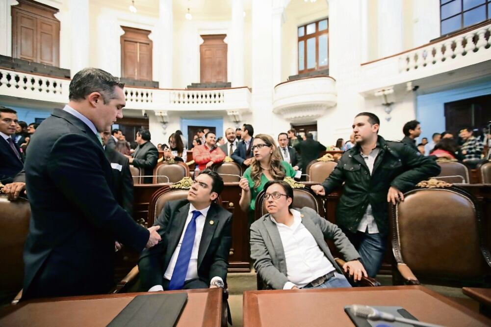 El pleno de la Asamblea Legislativa de la Ciudad de México aprobó el paquete económico 2017 con 46 votos a favor, 13 en contra y seis abstenciones. (ALEJANDRO ACOSTA. EL UNIVERSAL)