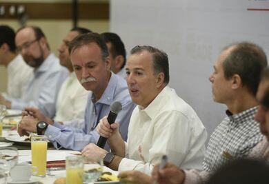 Meade sostiene encuentro privado con empresarios chiapanecos