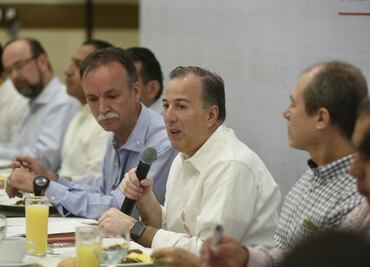 Meade sostiene encuentro privado con empresarios chiapanecos