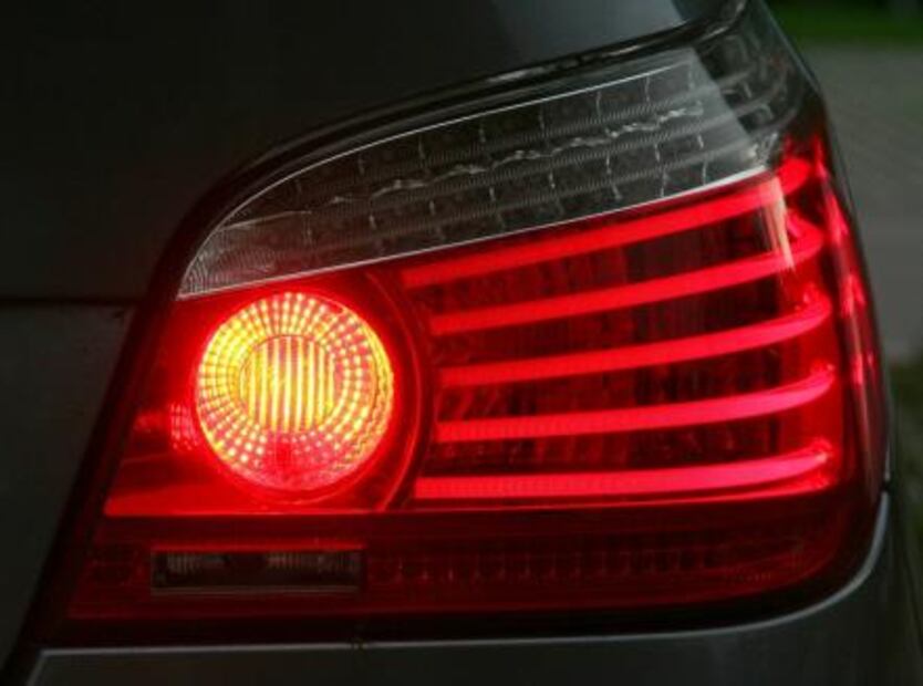 Cómo limpiar los faros de tu auto