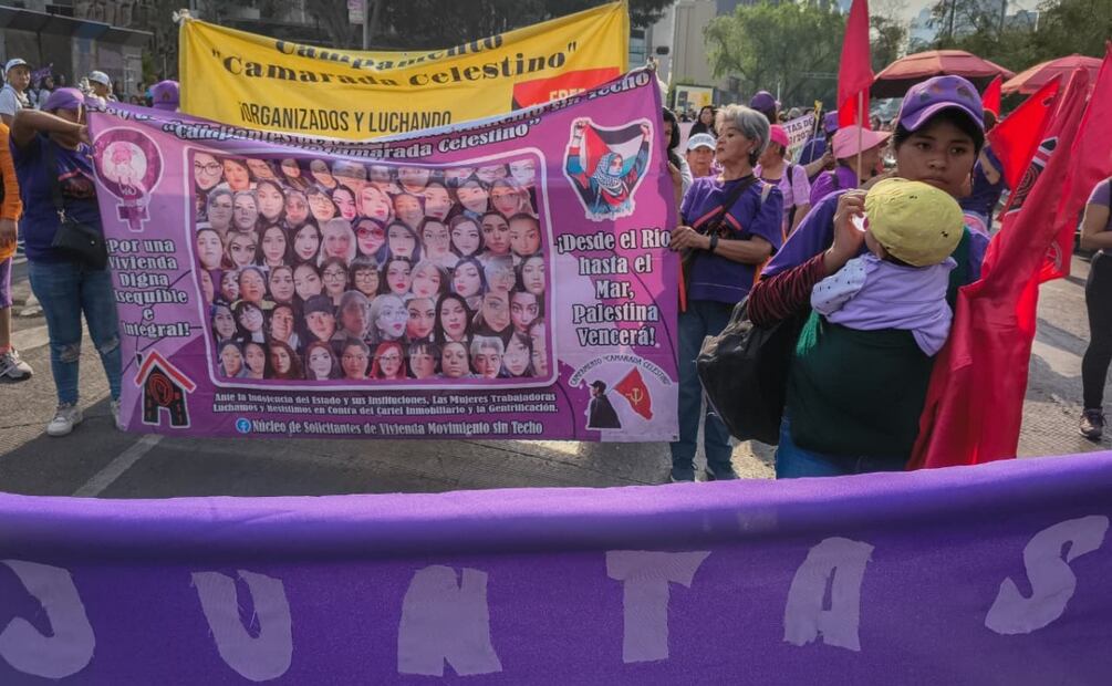 Mujeres durante la marcha del 25N en calles de la CDMX con motivo del Día Internacional para la Erradicación de la Violencia contra la Mujer (25/09/2025). Foto: Luis Camacho / EL UNIVERSAL