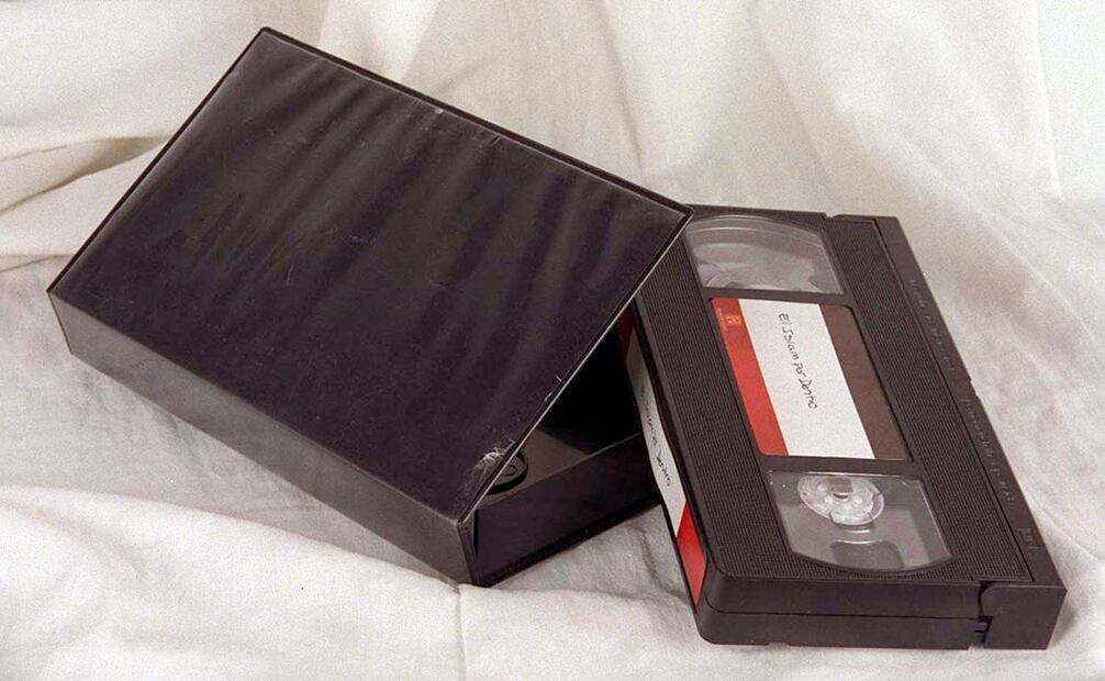 Los empaques del caset VHS estaban hechos de materiales que iban desde la cartulina hasta el plástico rígido, mucho más adecuado para el "uso rudo" en casa". ESPECIAL.