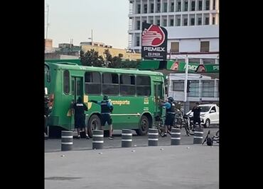 VIDEO: Cae ladrón tras tomar de rehenes con un arma falsa a chofer y pasajeros de un camión en Zapopan