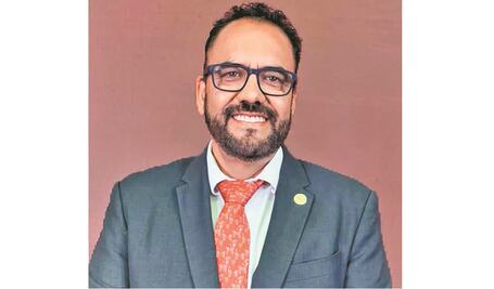 Morenista “tira rostro” con un espectacular en cada esquina 